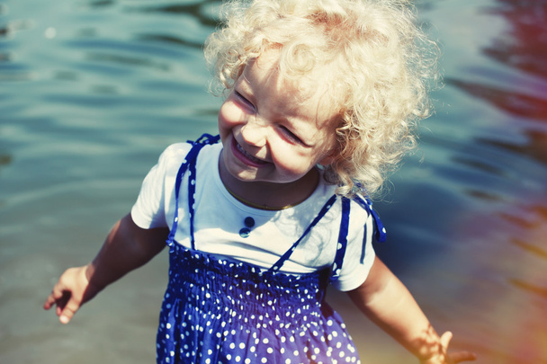 happy little girl in summer sun - Foto, immagini
