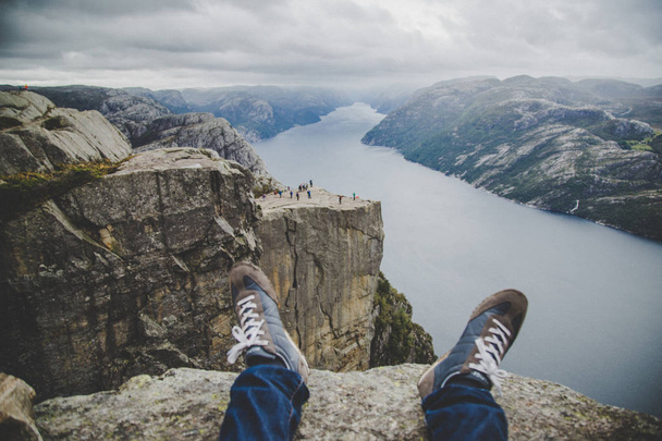 ノルウェーのスタベンジャーのパルピット岩の眺め - 写真・画像