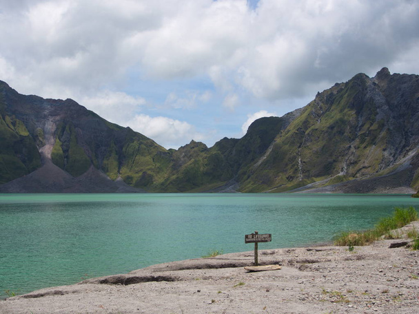 Sirné jezero Pinatubo sopky. Cestování v Clarkovi, filipínská - Fotografie, Obrázek