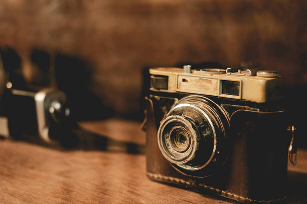 Sammlerstücke klassischer und alter Filmkameras. Retro-Technologie. Vintage Farbton. - Foto, Bild