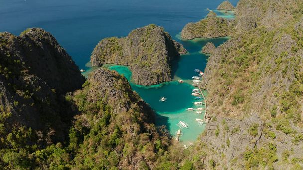 Zeegezicht met lagunes en turquoise water - Foto, afbeelding