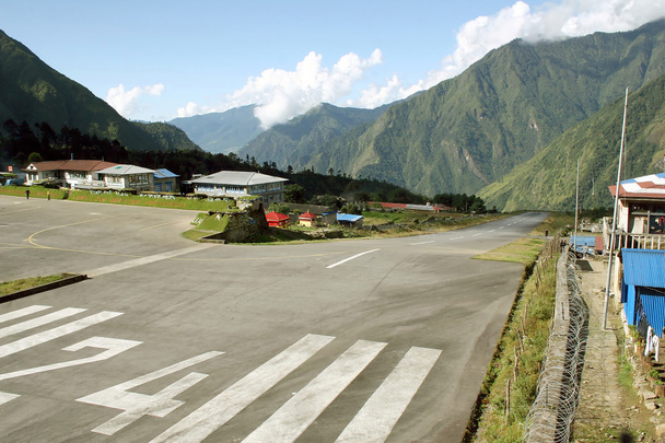 Lukla Airstrip, Népal
 - Photo, image