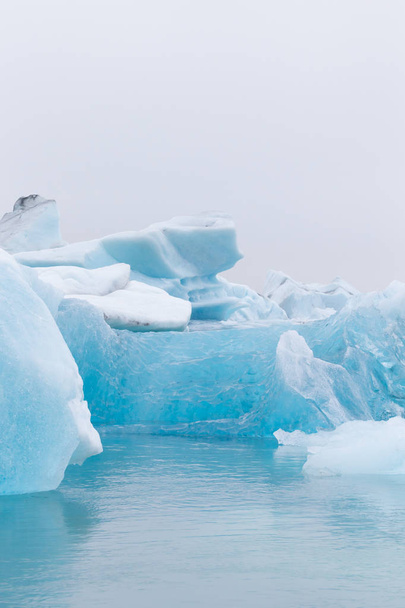 Iceberg lagoon jokulsarlon on the south of Iceland - Foto, immagini