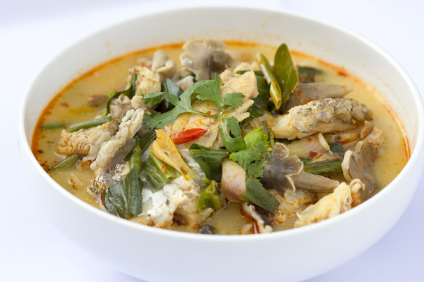 Soupe thaïlandaise tom yam au poisson ou tom yam pha
 - Photo, image