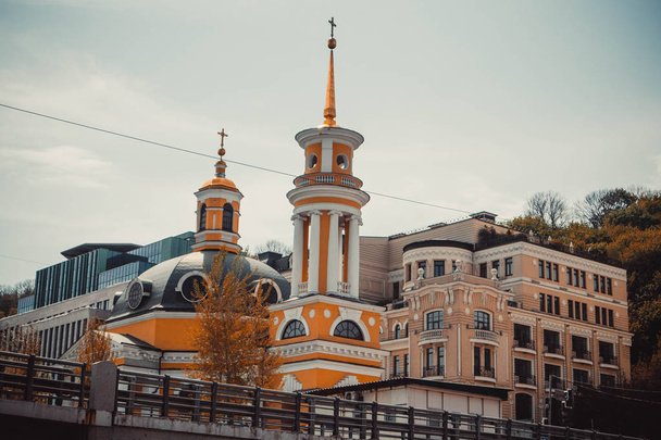 Красивая архитектура в центре Киева весной - Фото, изображение