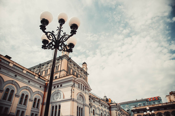 Kaunis rakennus kansallisoopperan Ukrainan kaupungin keskustassa - Valokuva, kuva