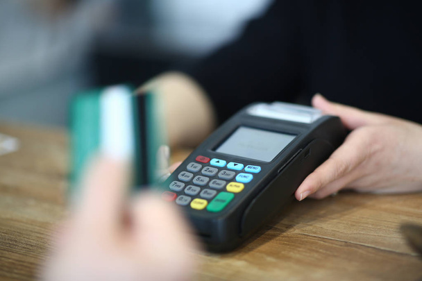 Digital Paying for Service via Payment Terminal - 写真・画像