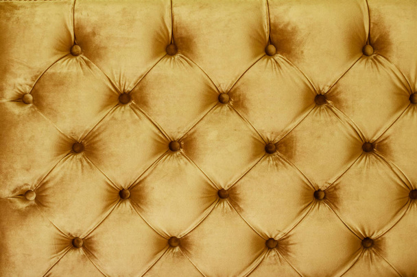goldene luxuriöse Velours gesteppte Sofa-Polsterung mit Knöpfen, Elega - Foto, Bild