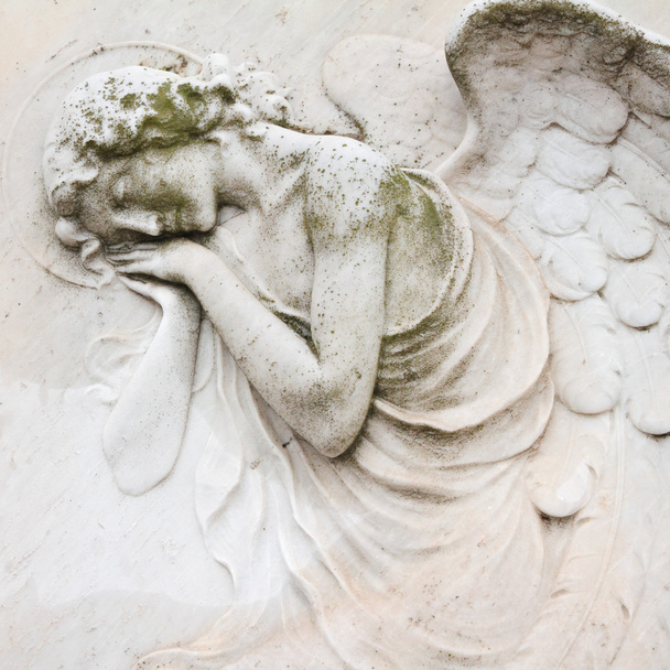 Anioł śpi - antyczne ozdoba na nagrobek, monumentalne cem - Zdjęcie, obraz