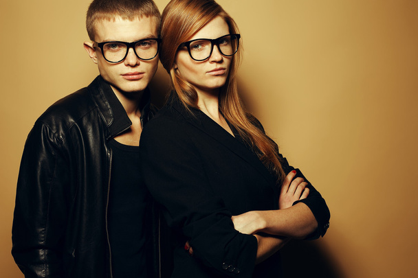 Portrait of gorgeous red-haired fashion twins in black clothes w - Foto, immagini