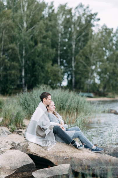  a walk in the woods by the pier. young couple walking on the lake. - Foto, Bild