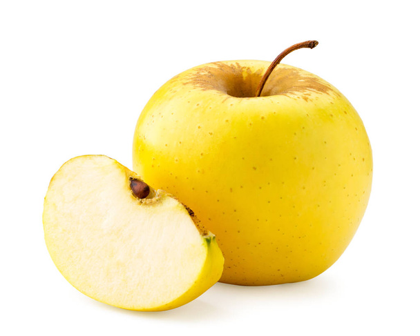 Жовте яблуко і Наріжте на білому фоні. Ізольовані - Фото, зображення