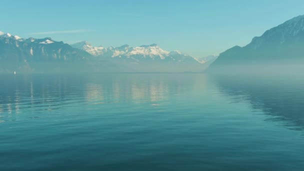 Lago Lemán y Montañas nevadas. Suiza. Vista aérea
 - Imágenes, Vídeo