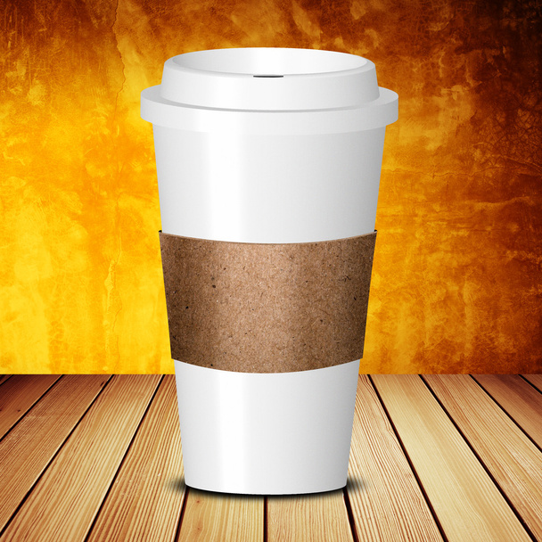 Унесите чашку кофе на деревянный стол
 - Фото, изображение