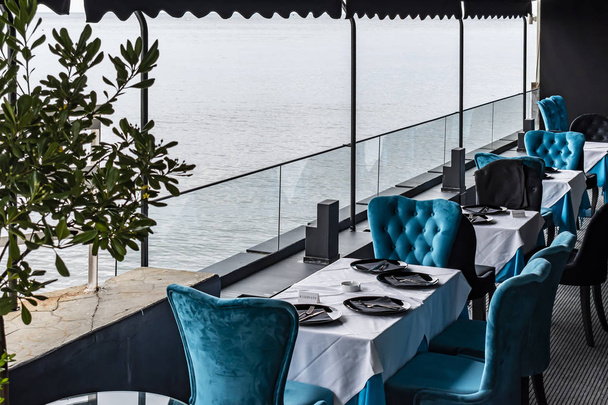 Elegante restaurante italiano junto al mar
 - Foto, Imagen