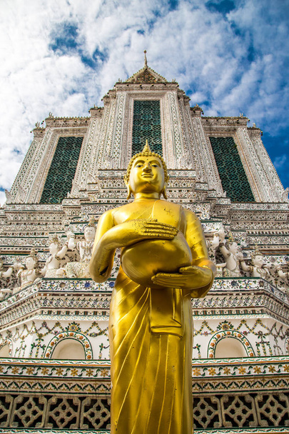 タイ・バンコクのワット・アルン寺院の眺め - 写真・画像