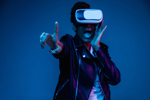 Young african-american womans using VR-glasses in neon light - Foto, Imagem