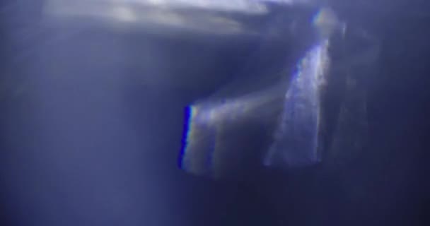 Echter Objektivblitz im Studio vor schwarzem Hintergrund - Filmmaterial, Video