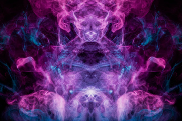 close up de fumaça a vapor colorido em formas místicas e fabulosas em fundo preto.Mocap para a arte
 - Foto, Imagem