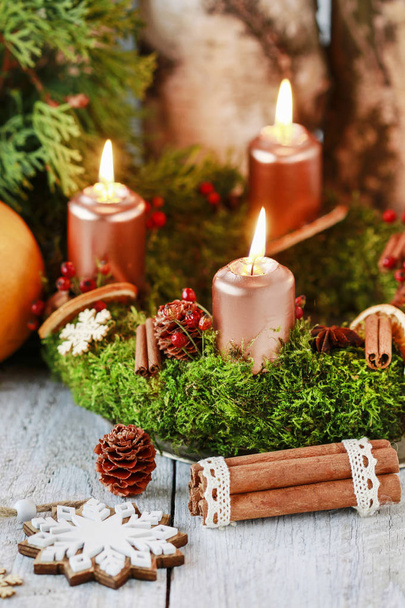 Candle decorated with cinnamon sticks. Christmas arrangement. - 写真・画像