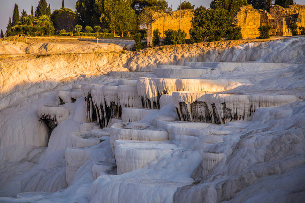 Terraços de piscina Pamukkale em Hierápolis, na Turquia
 - Foto, Imagem