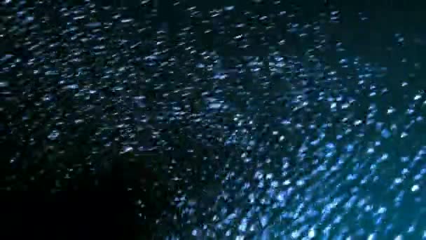 verwischen rein klares dunkelblaues Wasser in Pooloberfläche mit Lichtreflexionen Sonnenlicht - Filmmaterial, Video