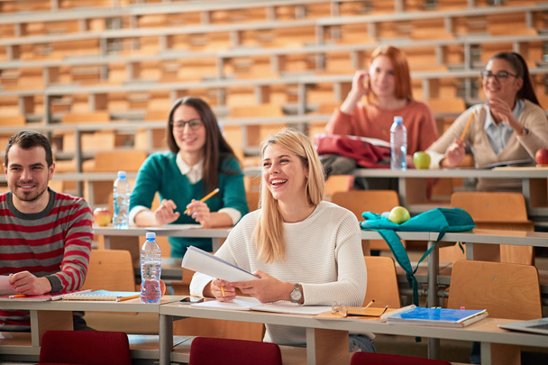 Young College students on university education - Fotoğraf, Görsel