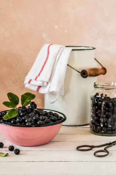 Chokeberries on the Kitchen Table - Foto, Imagem
