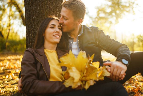 Lovely beautiful couple enjoying each other.  Beautiful autumn day. Lifestyle, happy couple of two play on a sunny day in the park. The concept of youth, love and lifestyle. - 写真・画像