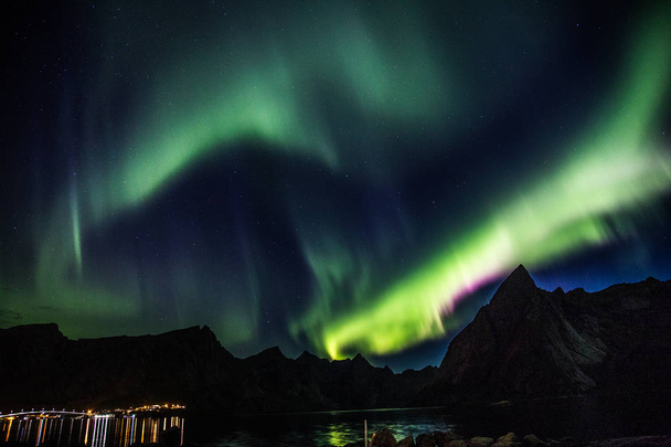Nordlichter über den hohen Inseln Norwegens - Foto, Bild
