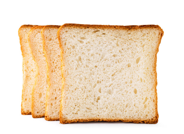 Тост-хлеб стоит в ряд на белом, изолированном
. - Фото, изображение