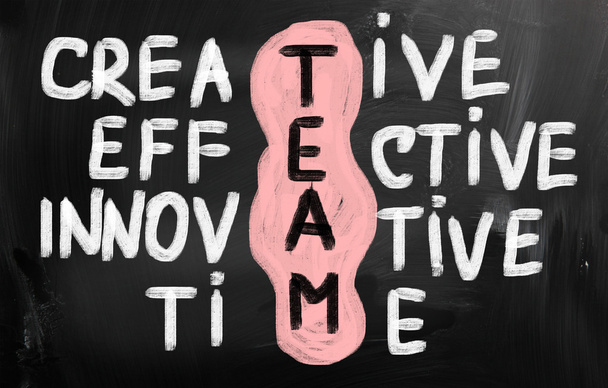 "Team "scritto a mano con gesso bianco su lavagna
 - Foto, immagini