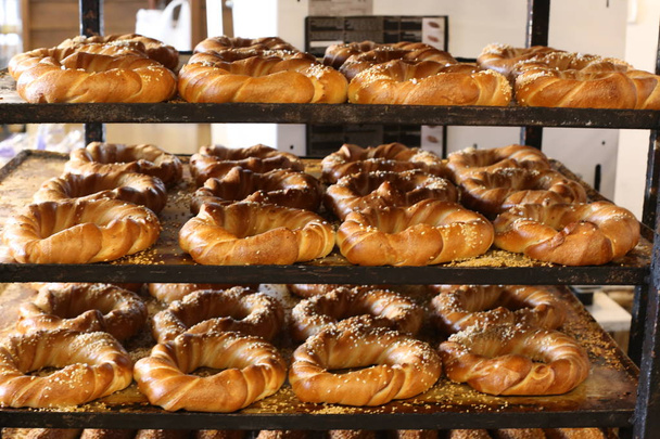 pieczywo i produkty piekarnicze sprzedawane w sklepie w Izraelu  - Zdjęcie, obraz