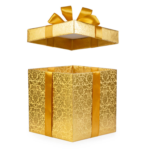 open gold gift box isolated on white background - Foto, afbeelding