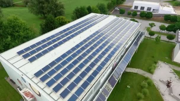 Mighty solar panels placed on the roof of the great building in Velenje, Slovenia. - Séquence, vidéo