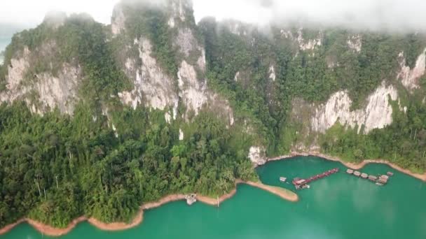 Vista aérea del parque nacional de Khao Sok en Tailandia - Metraje, vídeo