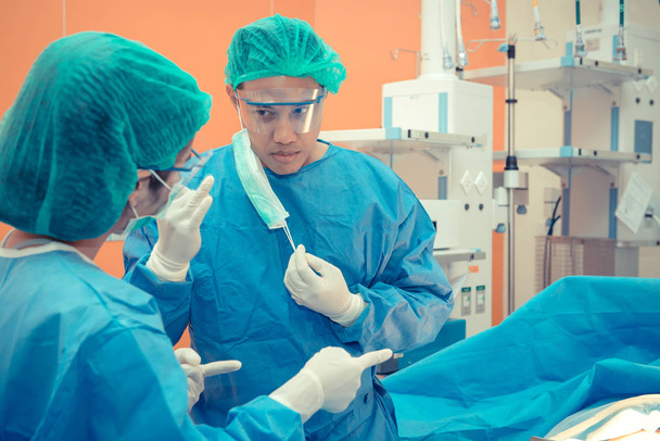 Zdravotní lékař lékař nebo chirurgie týmu v operační místnosti s  - Fotografie, Obrázek