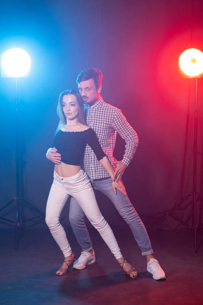Social dance, couple, people concept - young couple dancing bachata or salsa in the night club - Foto, Imagen