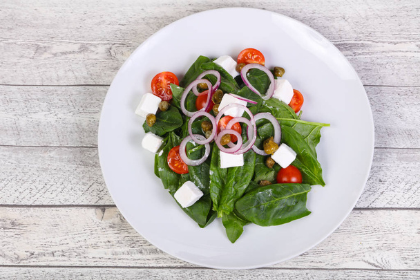 Salad with feta and spinach - Φωτογραφία, εικόνα