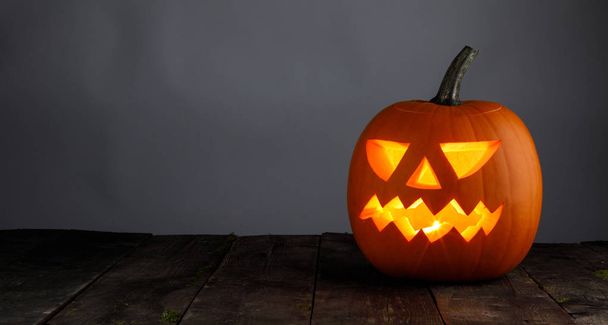 Glowing Halloween pumpkin - Foto, imagen