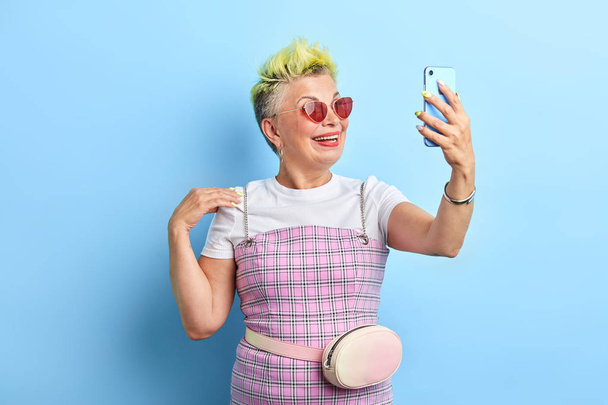 old glamour happy woman taking a selfie after visiting beauty salon - Фото, изображение