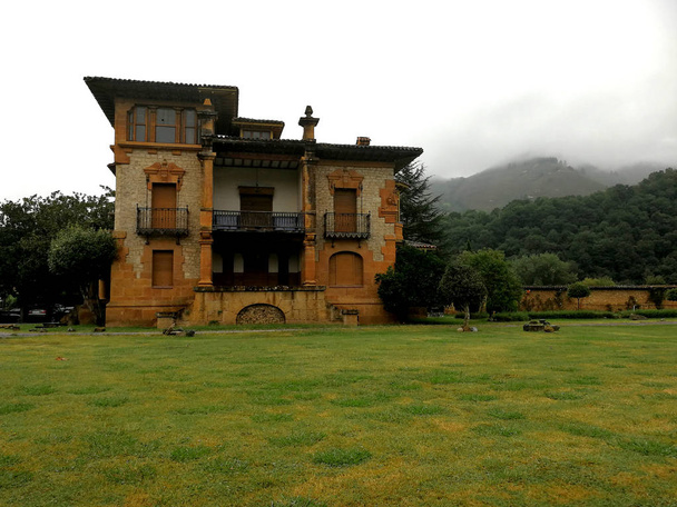 Herrenhaus der Indianer in asturien - Foto, Bild