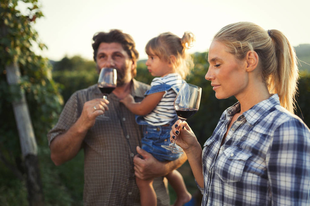 Wine grower family - Foto, Imagem