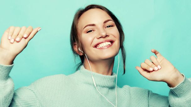 Beautiful young woman in headphones listening to music  - Foto, Bild
