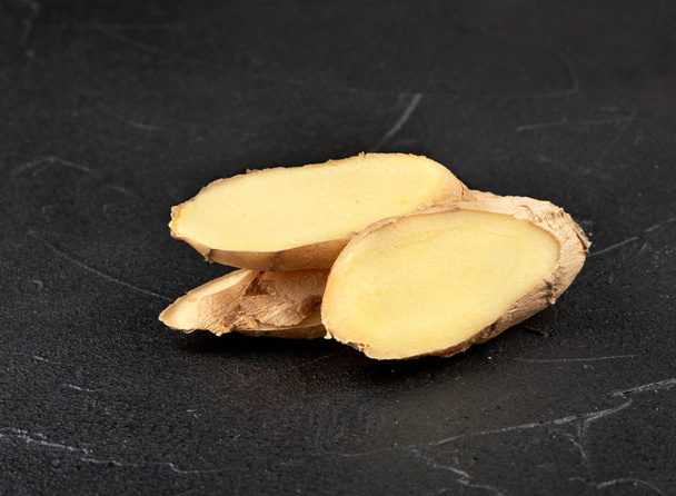 Slices of ginger root - Foto, afbeelding