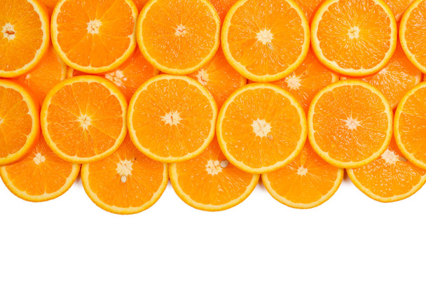 Řezy pomerančů jako pozadí, pohled shora.  - Fotografie, Obrázek