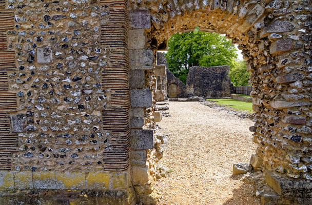 Wolvesey Castle - Old Bishop 's Palace - Winchester City
 - Фото, изображение