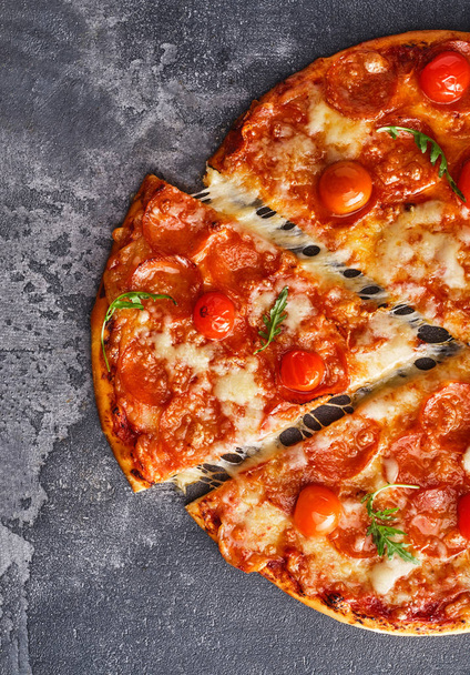 Slice of pepperoni pizza with cherry tomatoes. Sliced tasty pepp - Foto, Imagem