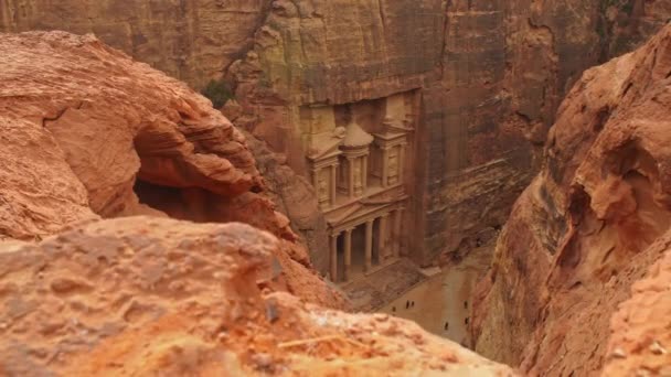 Felülnézet Petra Jordan Al Khazneh-a kincstár, az ősi város, Petra, Nabatean rock-Cut temploma hellenisztikus időszak az ősi Petra, az eredetileg ismert Nabataeans a Raqmu-történelmi város - Felvétel, videó