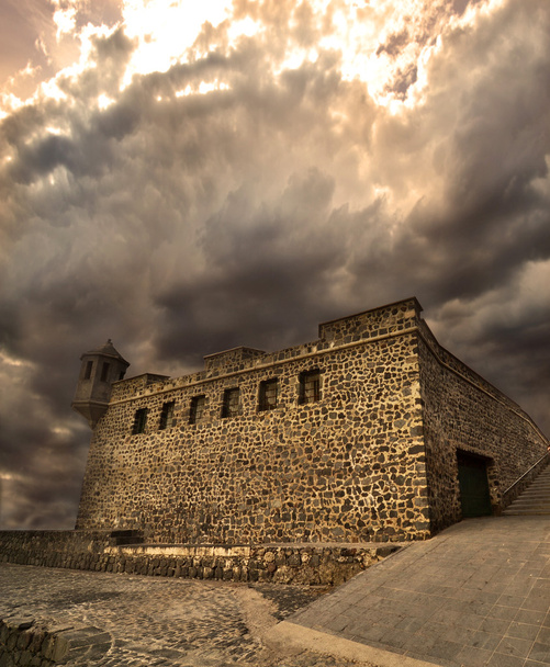 Fortaleza medieval
 - Foto, Imagen